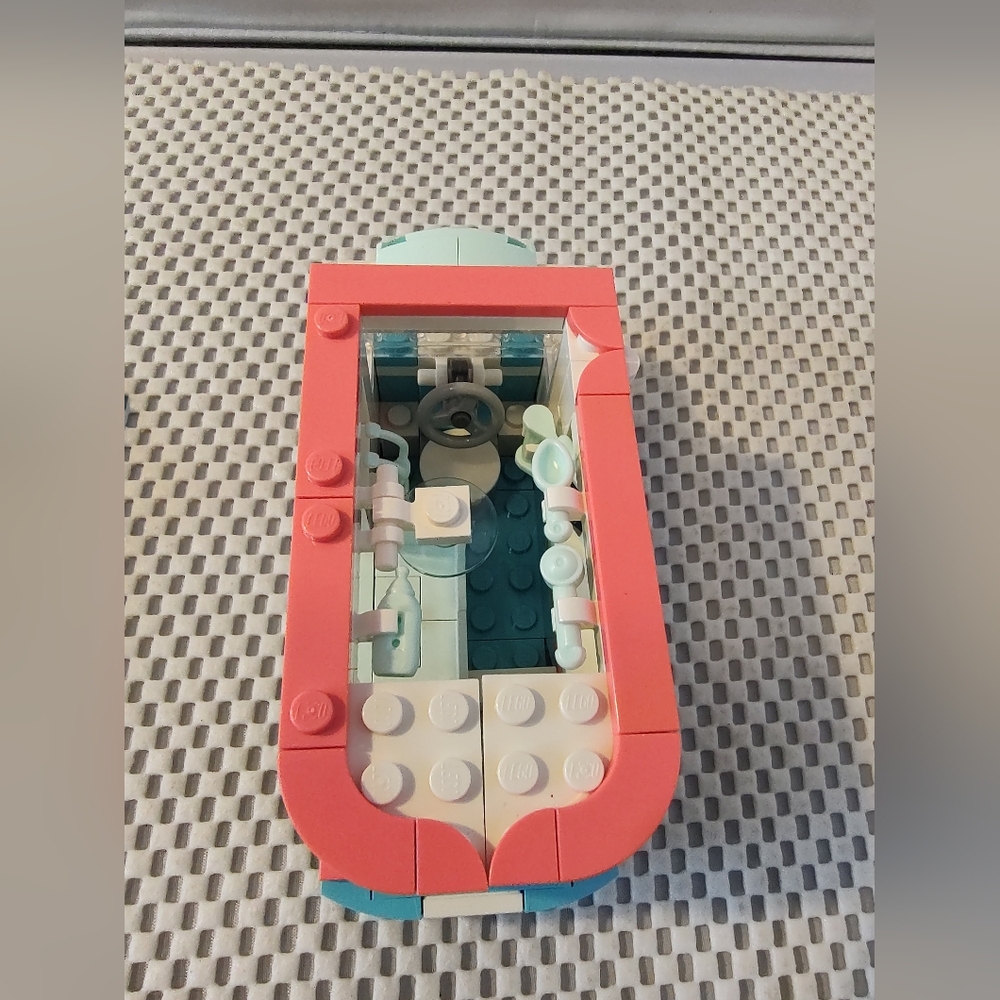 LEGO Friends Vet Clinic Ambulance 41445 Ambulance Only with Mini-Dolls - Picture 8 of 8